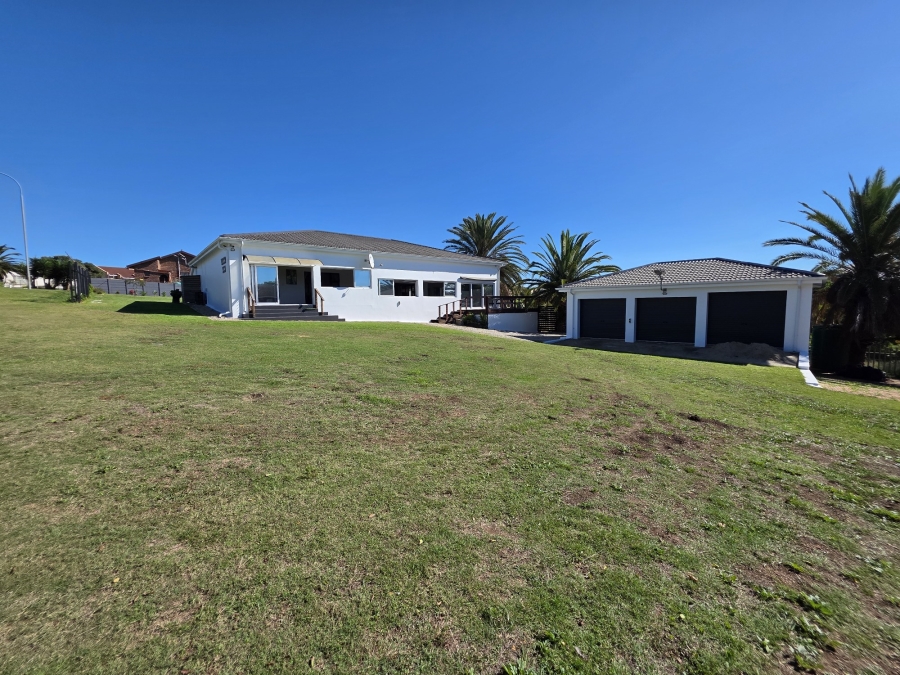 4 Bedroom Property for Sale in C Place Eastern Cape